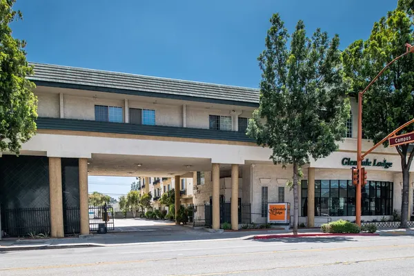 Photo 1 - Glendale Hotel