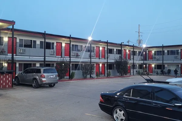 Photo 1 - Sky-Palace Inn & Suites Hutchinson