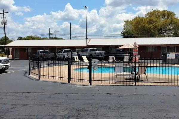 Photo 1 - Vanguard Motel