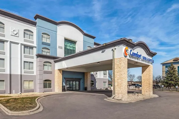 Photo 1 - Comfort Inn & Suites Madison East - Monona