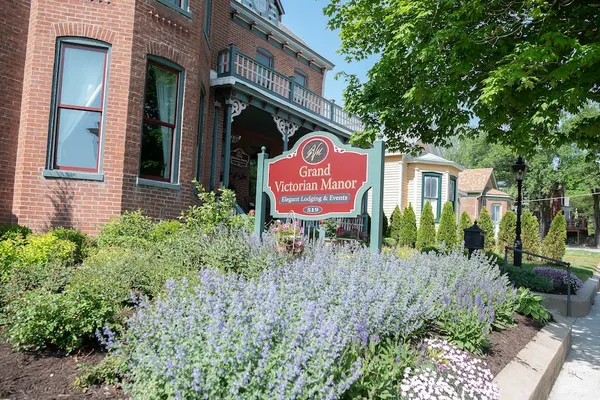 Photo 1 - Boonville Luxury Lodging