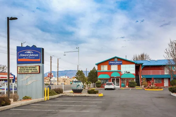 Photo 1 - Sandia Peak Inn Old Town ABQ, a Howard Johnson by Wyndham