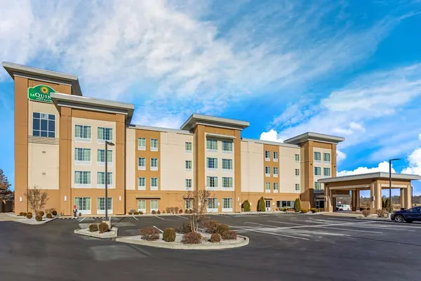 Photo 1 - La Quinta Inn & Suites by Wyndham Paducah