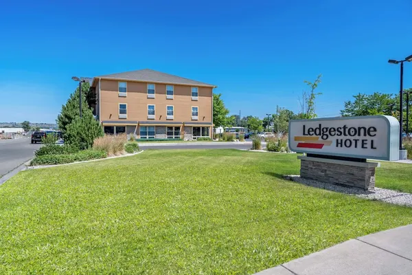 Photo 1 - Ledgestone Suites Hotel Billings