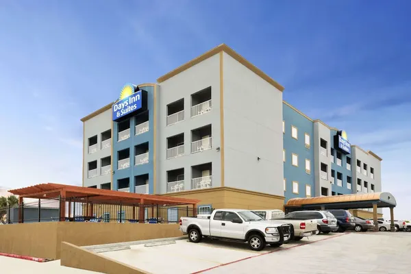 Photo 1 - Days Inn & Suites by Wyndham Galveston West/Seawall