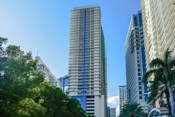 Photo 1 - Amazing 3 BR Apartment At Brickell