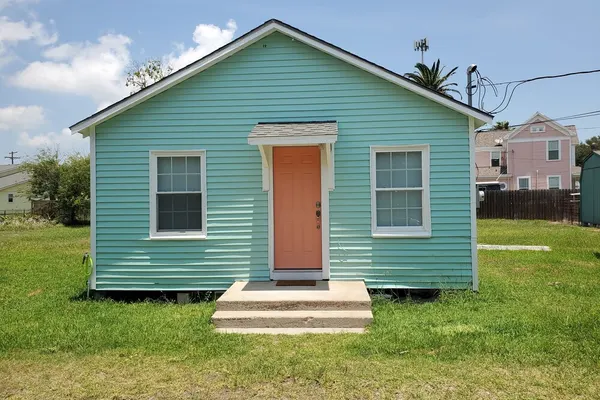 Photo 1 - Coral Cottage 1 Bedroom Cottage by Redawning