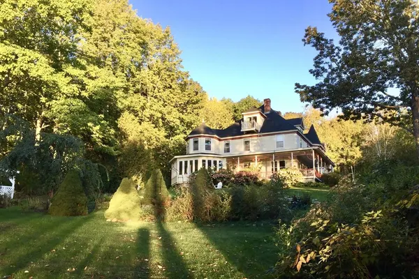 Photo 1 - Victorian By The Sea