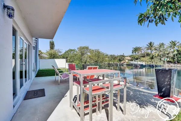 Photo 1 - 3-storey Home with Beautiful Lake View