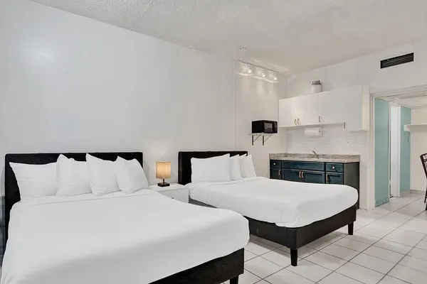 Photo 1 - Cozy Studio With Pool & Parking Sleeps 4