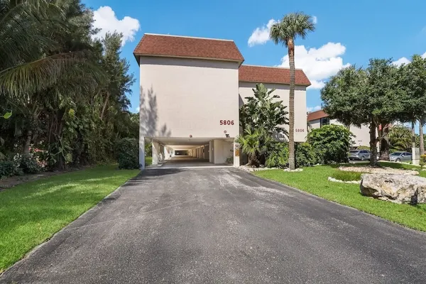 Photo 1 - Waters Edge 104s 2 Bedroom Condo by RedAwning