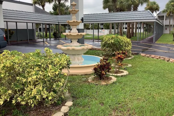 Photo 1 - Heritage Park Inn