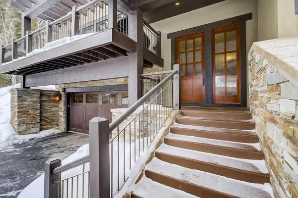 Photo 1 - The Lookout by Avantstay Beautiful Mountain Escape w/ Hot Tub & Movie Theatre