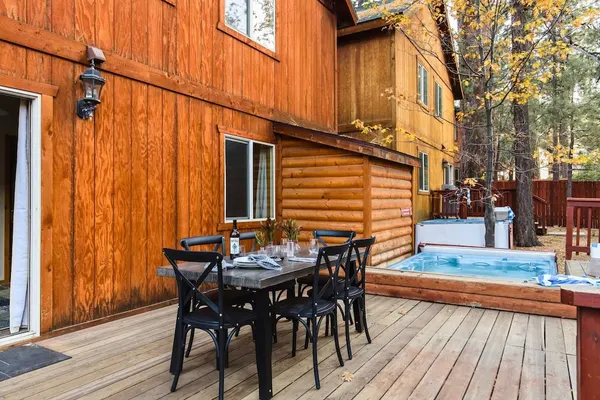 Photo 1 - 2 Cabins, Close to the Lake Hot Tub, Game Loft, Deck, 6bdr Jumper & Jackhorn