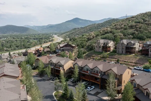 Photo 1 - Douglas by Avantstay Charming Townhouse Mins From Deer Valley Resort