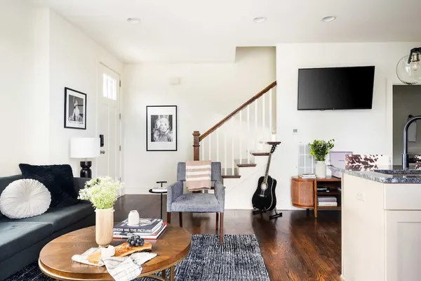 Photo 1 - Hart Suite Buyout 3 by Avantstay Two Town House Buyout w/ Modern Amenities in Nashville!