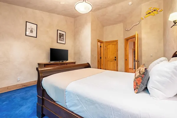 Photo 1 - Cherry Ridge by Avantstay Incredible Mountain Mansion w/ Game Room, Hot Tub & Views!!