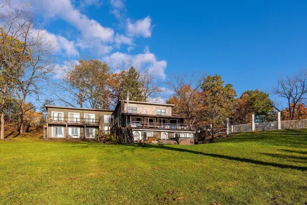 Photo 1 - River Lodge by Avantstay 11 BR Historic Estate w/ Pool & Views of Hudson!