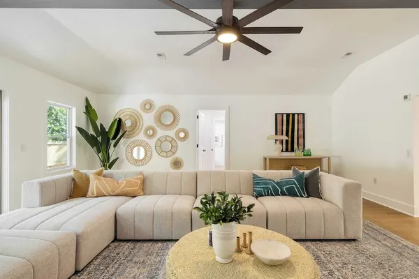 Photo 1 - Lumie by Avantstay 5BR Ranch w/ Firepit + Patio