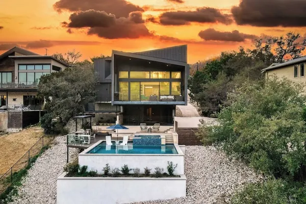 Photo 1 - Barton by Avantstay Lake Views w/ Hot Tub, Pool & Ping Pong!