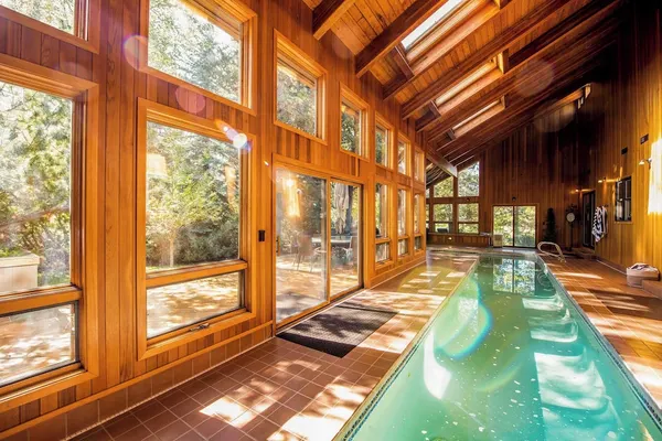 Photo 1 - Sunriver by Avantstay Cozy Mountain Home w/ Indoor Pool and Hot Tub