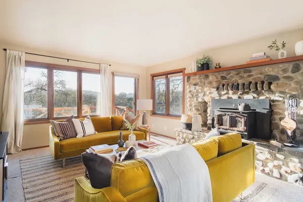 Photo 1 - Gable by Avantstay Beautiful 3.5 Acre Oasis w/ Gorgeous Views, Pool & Hot Tub