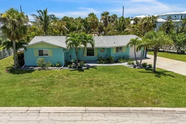 Photo 1 - Lazy Pelican 2 Bedroom Home by RedAwning