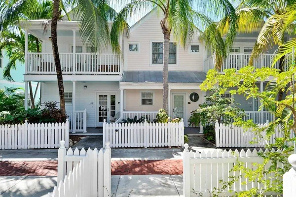 Photo 1 - Breezy Bungalow by Avantstay Close 2 Zachary Taylor State Park & Beach w/ Shared Pool Week Long Stays