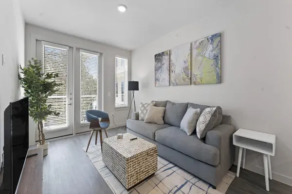 Photo 1 - Chic King Bed 1BR Suite 5 Min to DT