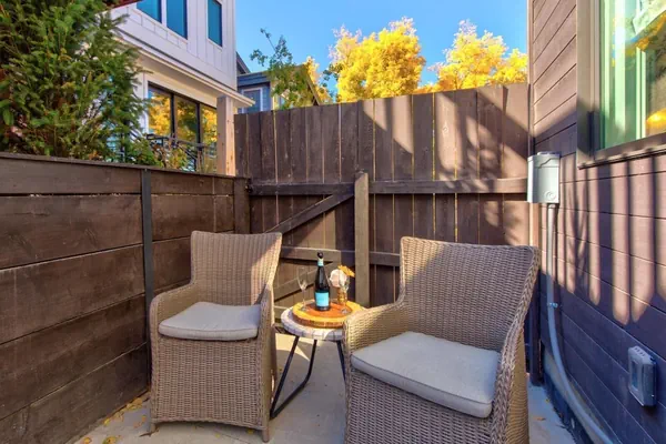 Photo 1 - Empire 4 Bedrooms PEA-1009 by KBM