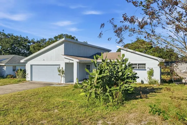 Photo 1 - The Lake Home - Beautiful Oasis In The Heart Of Florida! 2 Bedroom Home by RedAwning