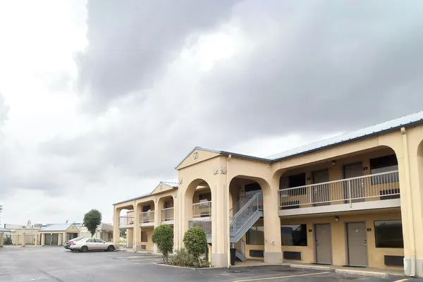 Photo 1 - Deerfield Inn By Capital O Blytheville AR I55