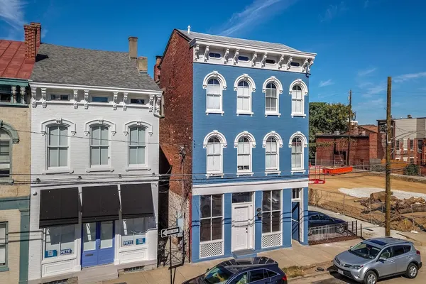 Photo 1 - Heart of Mainstrasse Apt 2