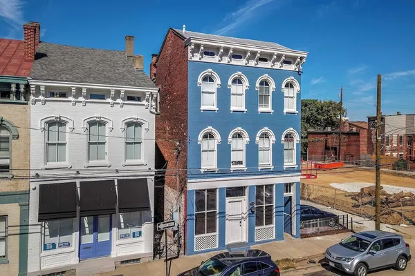 Photo 1 - Heart of Mainstrasse Apt 2