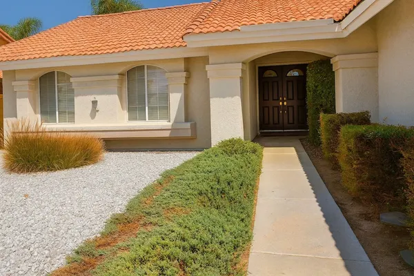 Photo 1 - Private bedroom in Western Horizon Home