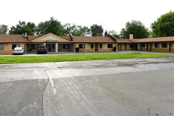Photo 1 - Royal Inn