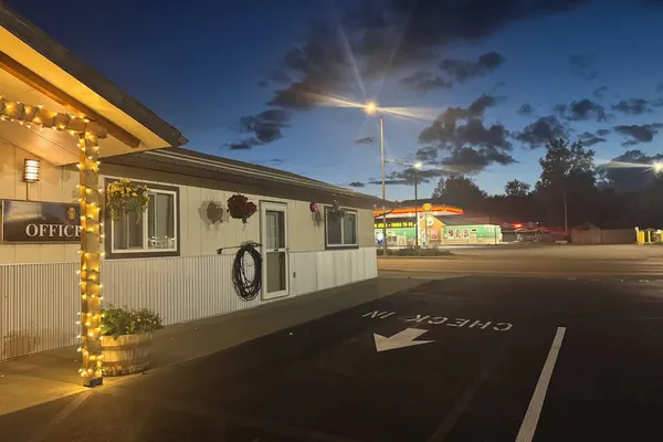 Photo 1 - The Pioneer Motel