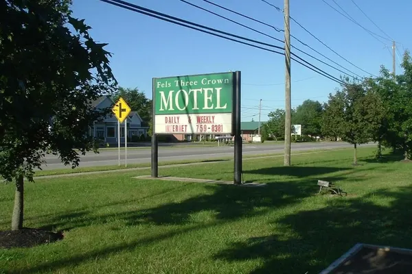 Photo 1 - Fels Three Crown Motel