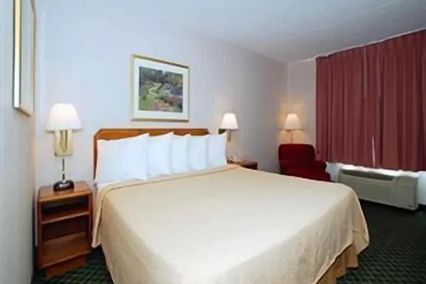 Photo 1 - Travelers Inn