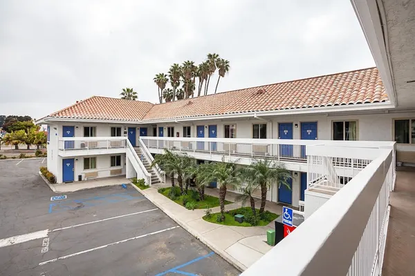Photo 1 - Motel 6 Ventura, CA - Downtown
