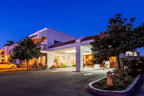 Photo 1 - SureStay Hotel by Best Western Camarillo