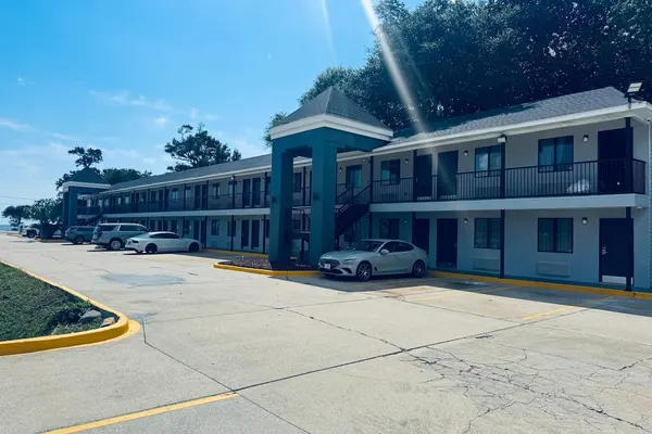 Photo 1 - Econo Lodge Biloxi Beach