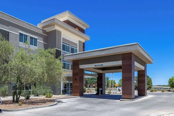 Photo 1 - La Quinta Inn & Suites by Wyndham Artesia