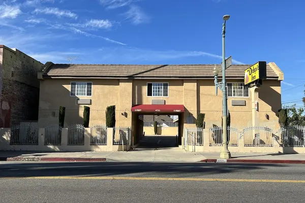 Photo 1 - Deluxe Inn LA
