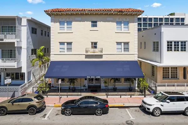 Photo 1 - Nine20 Collins Apartments by Lowkl