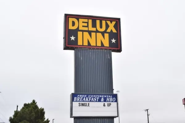 Photo 1 - DELUX INN