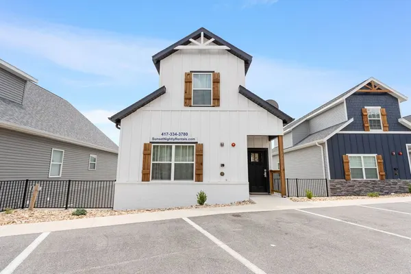 Photo 1 - Escape Peak 5 Bedroom Home by RedAwning