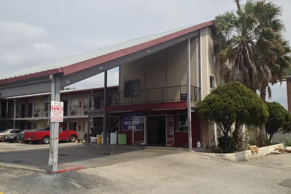 Photo 1 - Austin Motor Inn