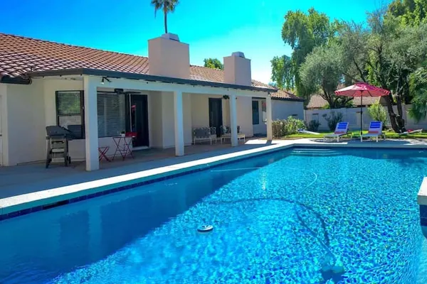 Photo 1 - Beautiful 5-bdrm Vacation Home W/heated Pool !