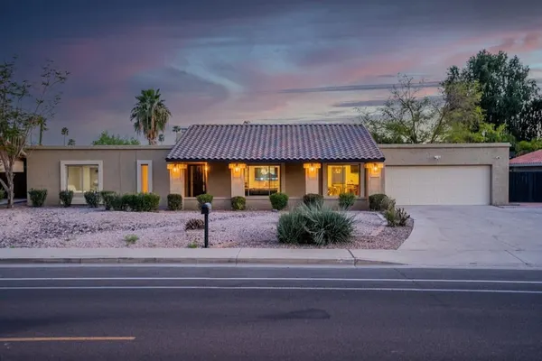 Photo 1 - Entertainers Dream! 4 Bdrm / HTD Pool/ Games!